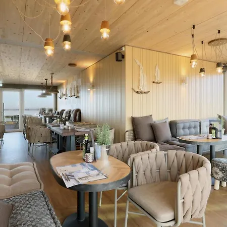Dom wakacyjny Stunning In Lembruch-dmmer See With Sauna, Wifi And Indoor Swimming Pool *