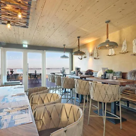 Stunning In Lembruch-dmmer See With Sauna, Wifi And Indoor Swimming Pool Dom wakacyjny